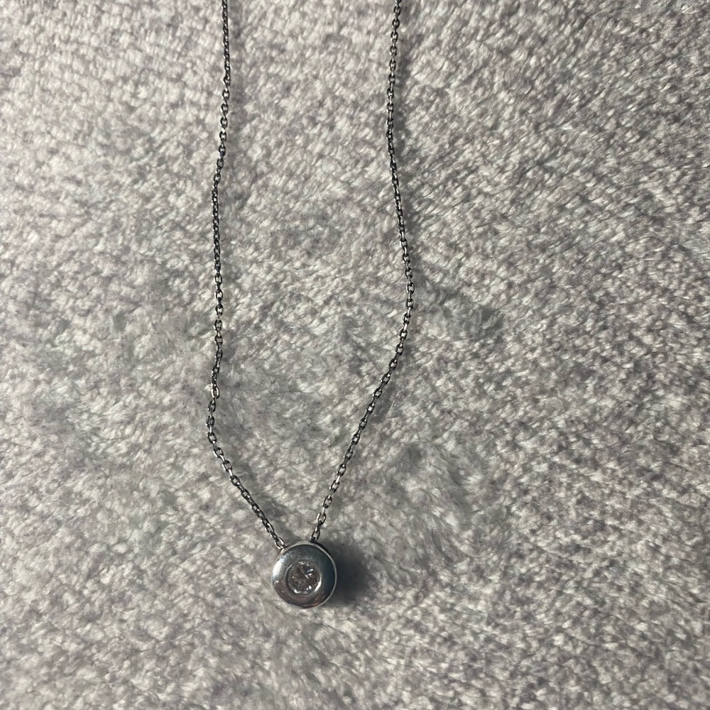 Elegant Silver Necklace with Pendant